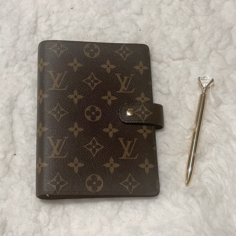 Authentic Barely Used LOUIS VUITTON Medium Ring Agenda Cover in Monogram